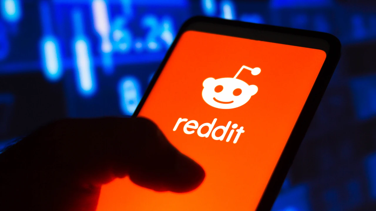 Reddit unveils an IPO filing, showcasing a narrowed net loss of USD 90.8 million and around 21% revenue growth in 2023.
Image Source: The Drum